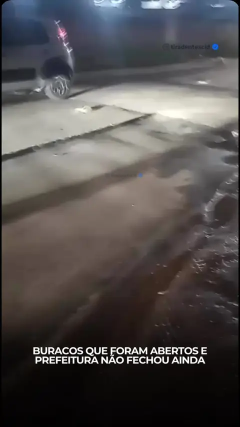 Buracos com pelo menos 4 dedos foram abertos e veículos acabam caindo pela falta de sinalização e iluminação…