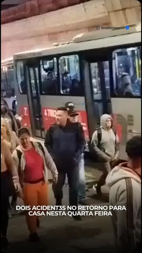 Dois acidentes em trecho de 100 metros na Av Ragueb Choffi sentido Cidade Tiradentes